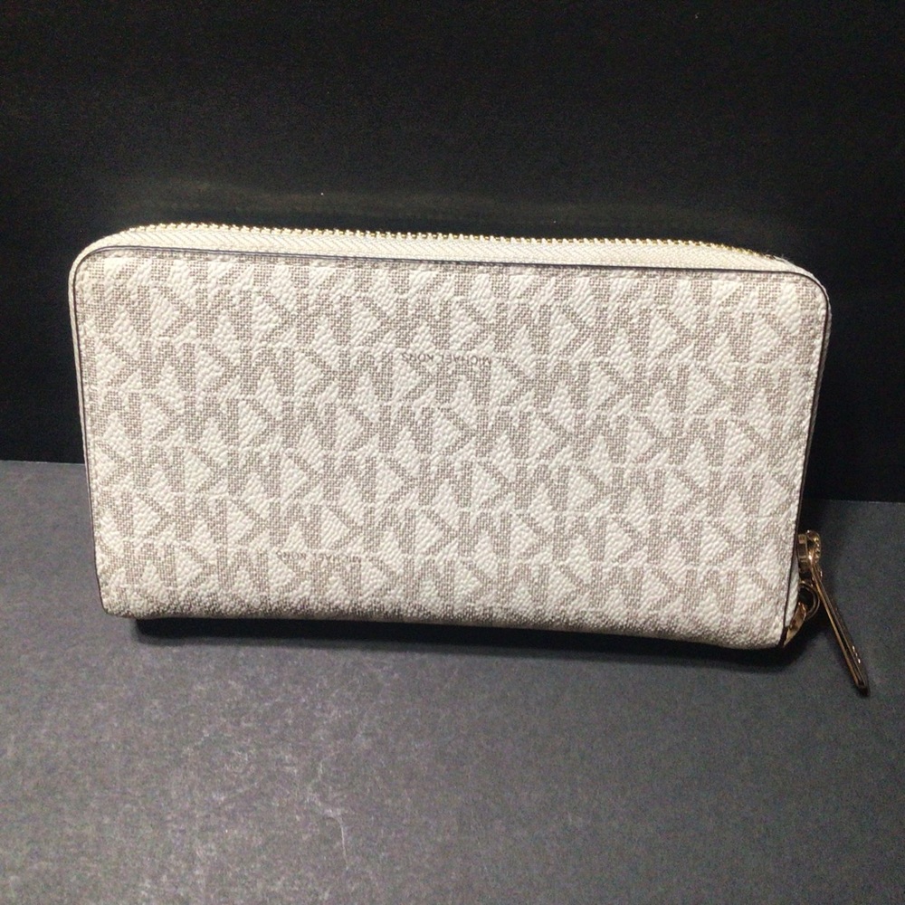 Michael Kors Vanilla Leather Wallet/Clutch - Picture 2 of 8